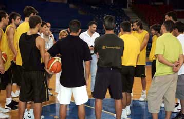 Το Υπουργείο Εξωτερικών ξεσπιτώνει την μπασκετική ΑΕΚ