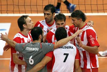 Στην 2η θέση ο Ολυμπιακός με εύκολη νίκη 3-0 επί του Απόλλωνα Καλαμαριάς