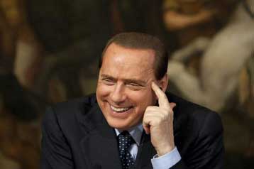 Δικαστικό «πραξικόπημα» ετοιμάζει ο Μπερλουσκόνι για να «εξαφανίσει» δίκες