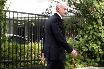 Κενές παραμένουν δεκάδες καίριες θέσεις για τη λειτουργία της κρατικής μηχανής