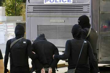 Τη Δευτέρα απολογείται η 22χρονη που συνελήφθη για την υπόθεση των «Πυρήνων»