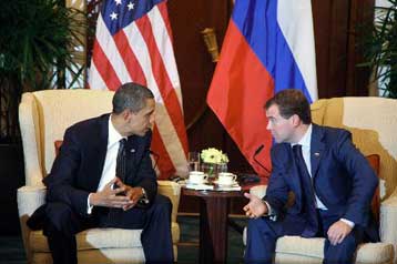 «Πρόοδος» στις διαπραγματεύσεις για περικοπές στο πυρηνικό οπλοστάσιο ΗΠΑ, Ρωσίας