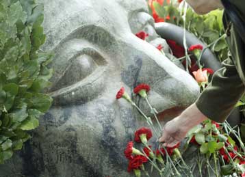 Αρχισαν οι τριήμερες εκδηλώσεις για την 36η επέτειο του Πολυτεχνείου