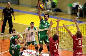 Εύκολη νίκη επί του Φοίνικα Σύρου με 3-0 σετ ο Παναθηναϊκός που ανέβηκε στη 2η θέση