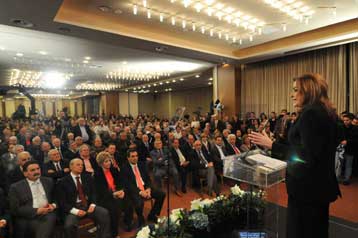 Αιχμές Μπακογιάννη κατά όσων «κατέθεσαν την κομματική τους ταυτότητα»