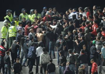 Στην εντατική οπαδός του ΑΠΟΕΛ, επεισόδια σε γήπεδα 5Χ5 και στο «Αμμόχωστος»