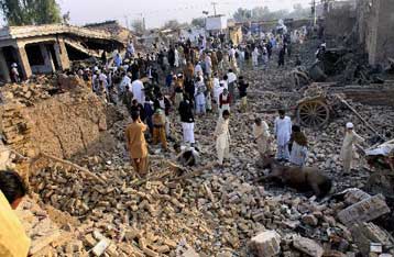 Τρεις νεκροί από νέα επίθεση αυτοκτονίας στην πακιστανική πόλη Πεσαβάρ