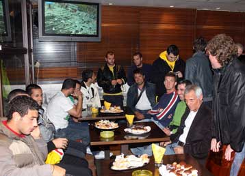 Τούρτα γενεθλίων στον Κούπερ και… ευχή νίκης στο ντέρμπι με τον ΠΑΟΚ