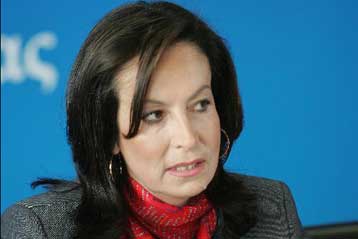 Σε διάλογο προσκαλεί δασκάλους και νηπιαγωγούς η υπουργός Παιδείας