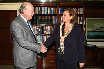 Πάγωμα τιμών στις υπηρεσίες του ΟΛΠ για ένα χρόνο αποφάσισαν Κατσέλη-Ανωμερίτης