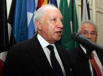 Σχεδόν σε καθημερινή βάση οι επαφές του Νίμιτς με Ελλάδα και ΠΓΔΜ