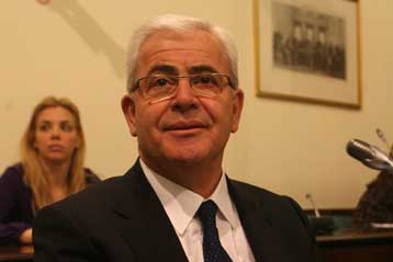 Απάντηση Π.Αθανασόπουλου για τις αποδοχές διοικητών ΔΕΚΟ