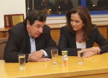 Μάχη συσπείρωσης των οπαδών τους δίνουν Μπακογιάννη και Σαμαράς