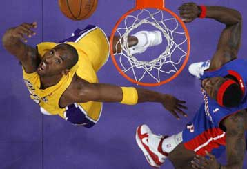 Νίκη και πάλι για τους Λέικερς, 106-93 τους Πίστονς