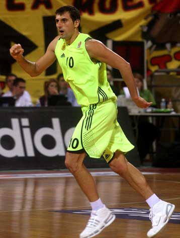 Ο Αρης πήρε τη ρεβάνς αποκλείοντας το Μαρούσι από το Κύπελλο με 75-63