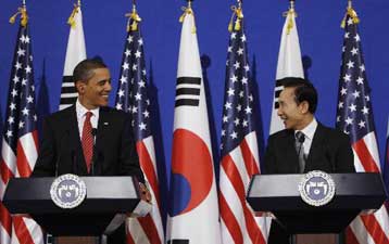 Να εργαστούν για την αποπυρηνικοποίηση της Β.Κορέας δεσμεύτηκαν Ομπάμα-Λι