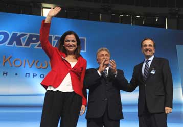 Δημόσιο διάλογο ζητά από τους συνυποψηφίους της η Ντόρα Μπακογιάννη