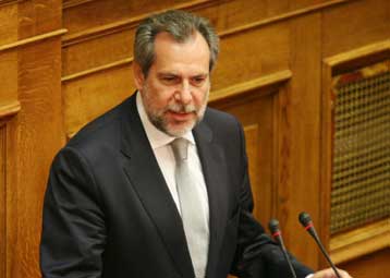 «Προσωπική» διαφωνία Παπουτσή στο πάγωμα μισθών στο Δημόσιο