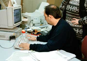 Υπαναχώρηση για το «πάγωμα» μισθών με την εξαίρεση των επιδομάτων