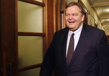 Επισκέψεις θα ανταλλάξουν οι υπουργοί Αμυνας Ελλάδας και Ρωσίας