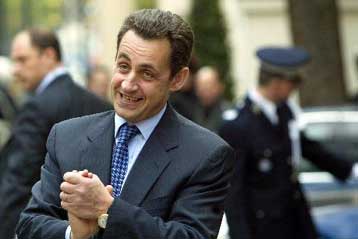 Συγγνώμη Σαρκοζί στον Ιρλανδό πρωθυπουργό για το… χέρι του Ανρί