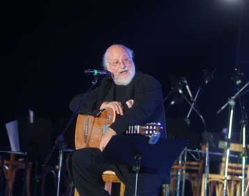 Σαράντα χρόνια από το «Περιβόλι του Τρελλού» γιορτάζει ο Διονύσης Σαββόπουλος