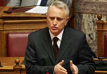 Δεν θα υποκύψουμε σε πιέσεις για μονιμοποίηση συμβασιούχων, λέει ο Γ.Ραγκούσης