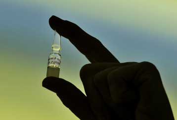 Ταυτόχρονα το εμβόλιο για τη νέα και την εποχική γρίπη, δηλώνει το υπουργείο Υγείας