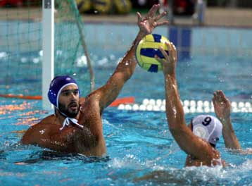 Ακάθεκτος ο Ολυμπιακός που νίκησε δύσκολα τη Βουλιαγμένη στο κολυμβητήριο του Λαιμού