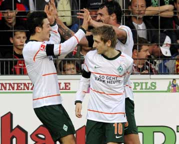 Στην κορυφή η Βέρντερ Βρέμης με… εξάρα επί της Φράιμπουργκ