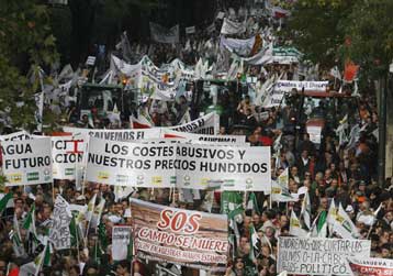 Μεγάλη διαδήλωση αγροτών στη Μαδρίτη