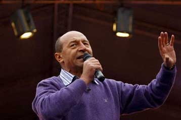 Νέο πρόεδρο εκλέγουν οι Ρουμάνοι ψηφοφόροι