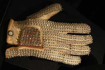 Για 350.000 δολάρια πωλήθηκε «ιστορικό» γάντι του Μάικλ Τζάκσον