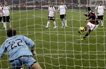 Η Μίλαν με ανατροπή 4-3 την Κάλιαρι, δεύτερη η «Γιούβε» 1-0 την Ουντινέζε