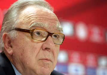 Τετ α τετ Κόκκαλη με Ζίκο και παράπονα