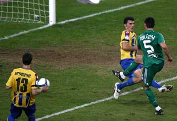 Με την τύχη τους τα έβαλαν οι παίκτες του ΠΑΟ, «άδικη η αποβολή μου» είπε ο Λαδάκης