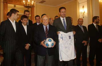 «Πορεία ανάλογη του 2004» ευχήθηκε ο Κ.Παπούλιας