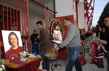 Αφιερωμένο στη μνήμη του Ντε Νίγκρις το ματς με την Καβάλα, ανακοίνωσε η Λάρισα