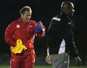 Ο Ζίκο ζήτησε ισοπαλία με Αλκμααρ, πρόκριση του Ολυμπιακού και νίκη με… Παναθηναϊκό