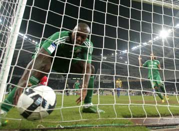 Θα σας νικήσουμε, είπε ο Σισέ σε οπαδούς του Ολυμπιακού