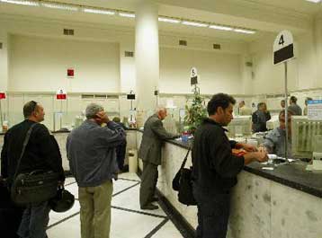 «Κόκκινη κάρτα» από τις τράπεζες σε 7 στις 10 αιτήσεις για νέα δάνεια