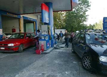 Στα 1,076 ευρώ ανά λίτρο υποχώρησε η αμόλυβδη βενζίνη