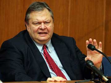 Αυστηρότερους κανόνες στις προμήθειες όπλων επιχειρεί να βάλει ο Ευ.Βενιζέλος