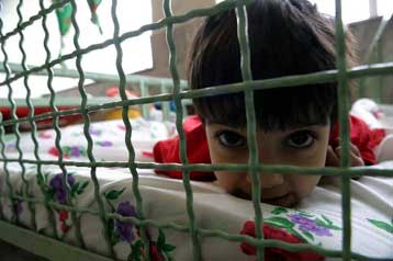 Το 80% των παιδιών σε ορφανοτροφεία έχουν τον έναν από τους γονείς τους εν ζωή