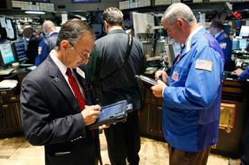 Αρνητικά πρόσημα στις ευρωπαϊκές αγορές και τη Γουόλ Στριτ την Τρίτη