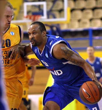 Νικηφόρα μπήκαν στους ομίλους Αρης και Πανελλήνιος