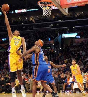 Ασταμάτητοι οι Λέικερς με 4η συνεχόμενη νίκη