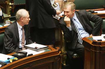 Ο Ιβ Λετέρμ ορίστηκε αντικαταστάτης του Βέλγου πρωθυπουργού Βαν Ρομπάι