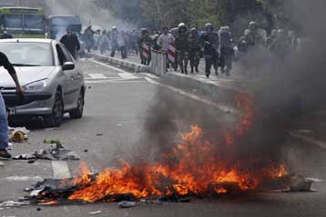 Σε συλλήψεις δεκάδων φοιτητών προχωρά το Ιράν για να εμποδίσει νέες διαδηλώσεις