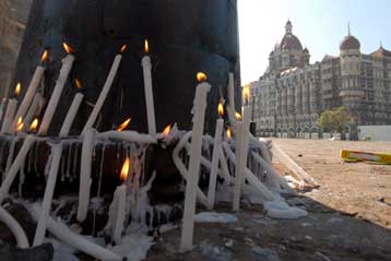 Κατηγορίες σε επτά άτομα για τις επιθέσεις στη Βομβάη απήγγειλε το Πακιστάν